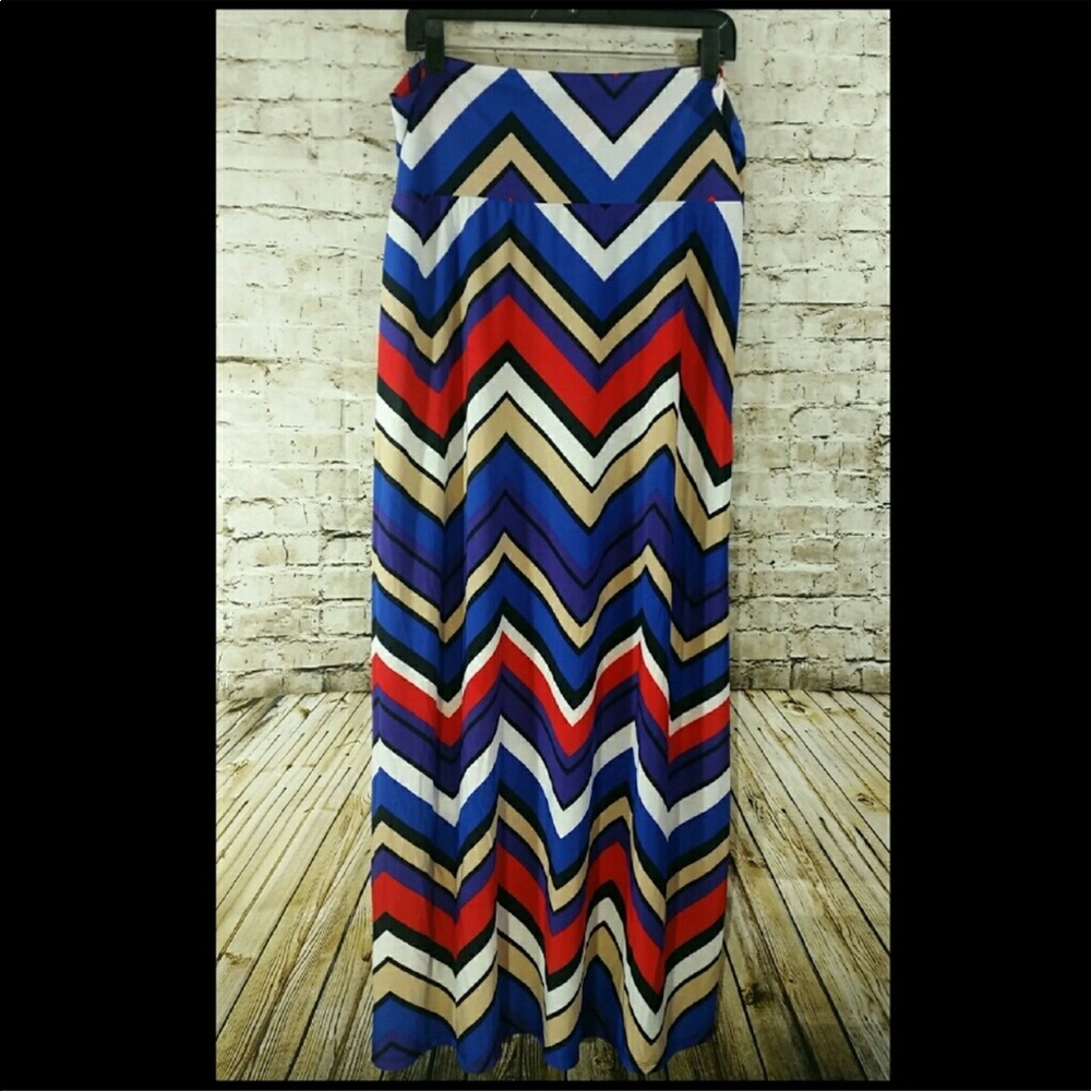 2XL Skirt Very stretchy beautiful skirt!